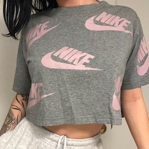 💕Cutest Nike crop💕